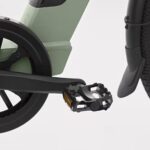 Bicicleta eléctrica de carga trasera R500E, color verde claro y con cola larga – Image 18