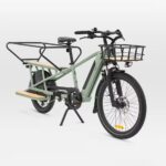 Bicicleta eléctrica de carga trasera R500E, color verde claro y con cola larga – Image 4